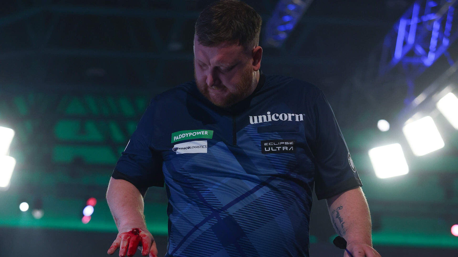 Cameron Menzies keert terug na blessure op WK darts