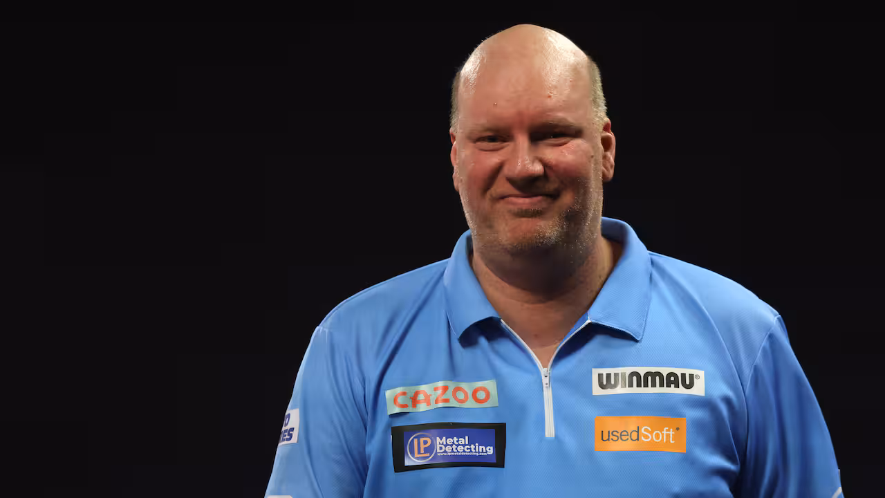 Michael van Gerwen tijdens een Premier League-wedstrijd
